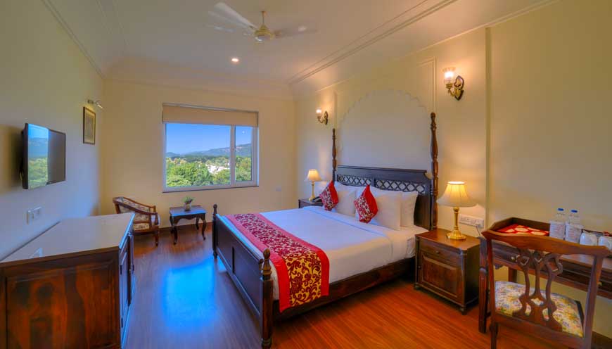 WelcomHeritage Mount Valley - Club Room With Jharokha